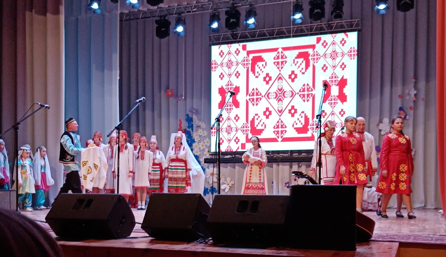 2 ноября в Большеберезниковском Культурно-досуговом центре прошел большой праздничный концерт, посвящённый Дню народного единства.