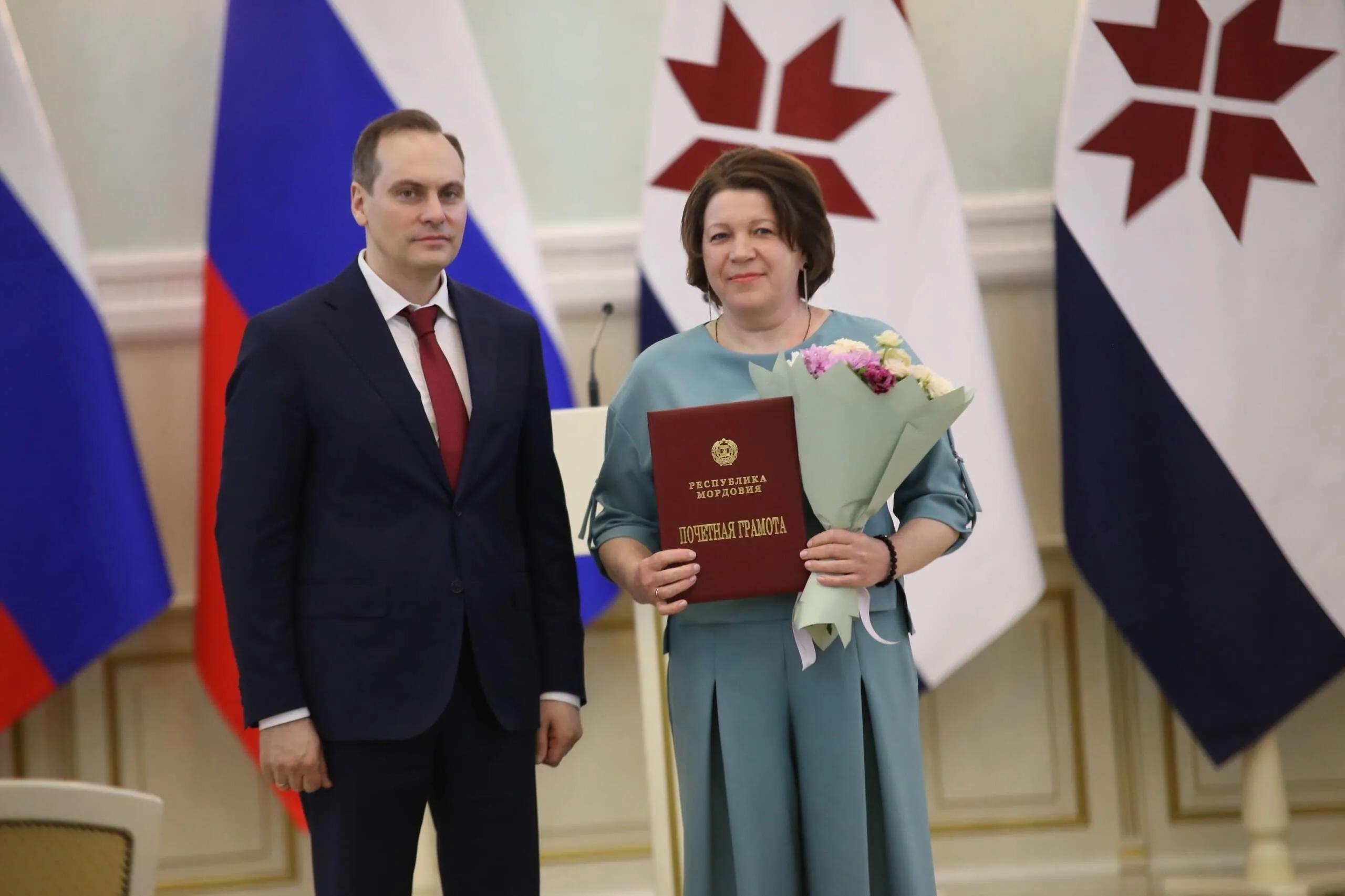 Администрация района информирует о награждении муниципальных служащих!.