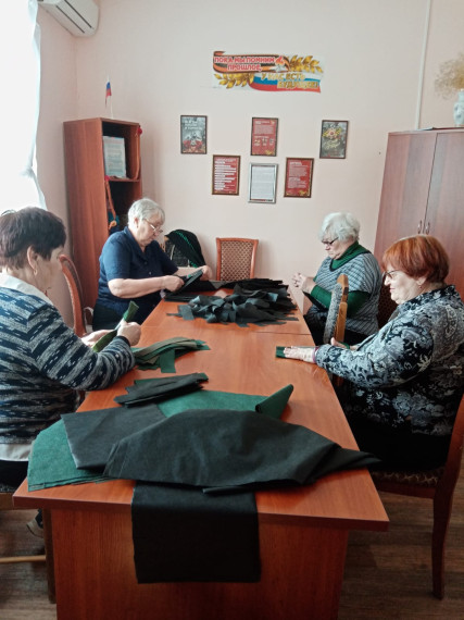 В Центре общения старшего поколения в Большеберезниковском районе ОСФР по Республике Мордовия продолжается работа по плетению маскировочных сетей для наших бойцов. В Центре общения старшего поколения в Большеберезниковском районе ОСФР по Республике Мордовия продолжается работа по плетению маскировочных сетей для наших бойцов.